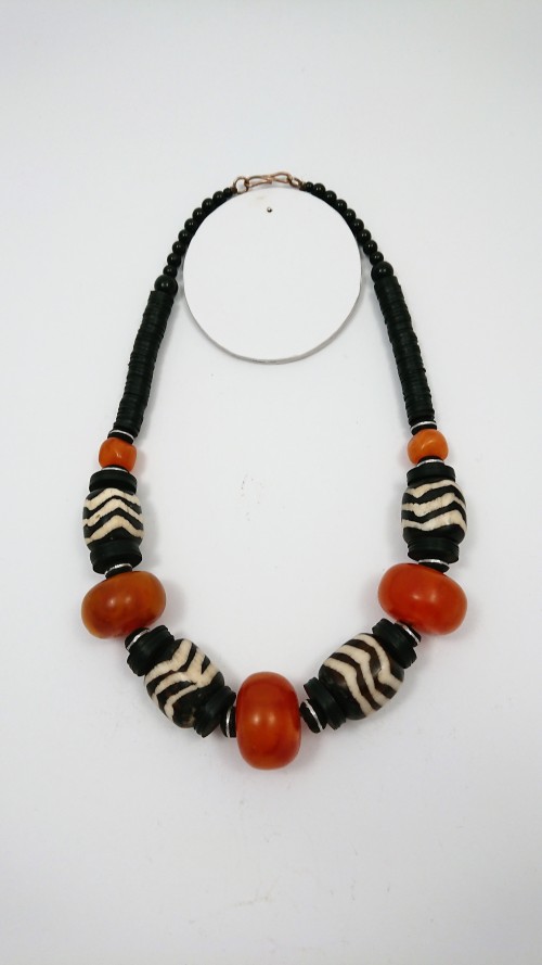 collier ethnique africain artisanal grosses perles