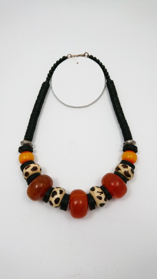 collier ethnique africain artisanal grosses perles