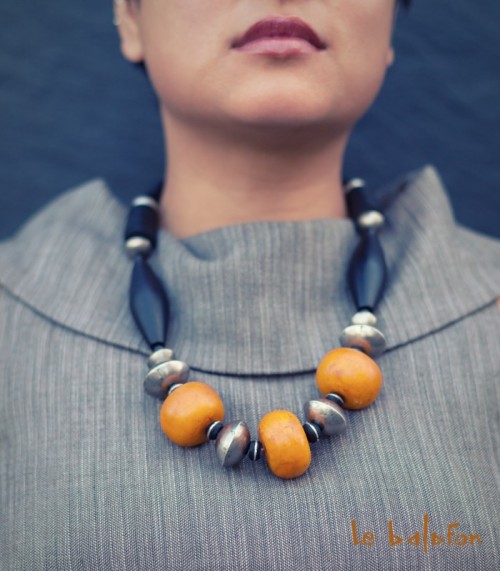 collier ethnique africain artisanal grosses perles