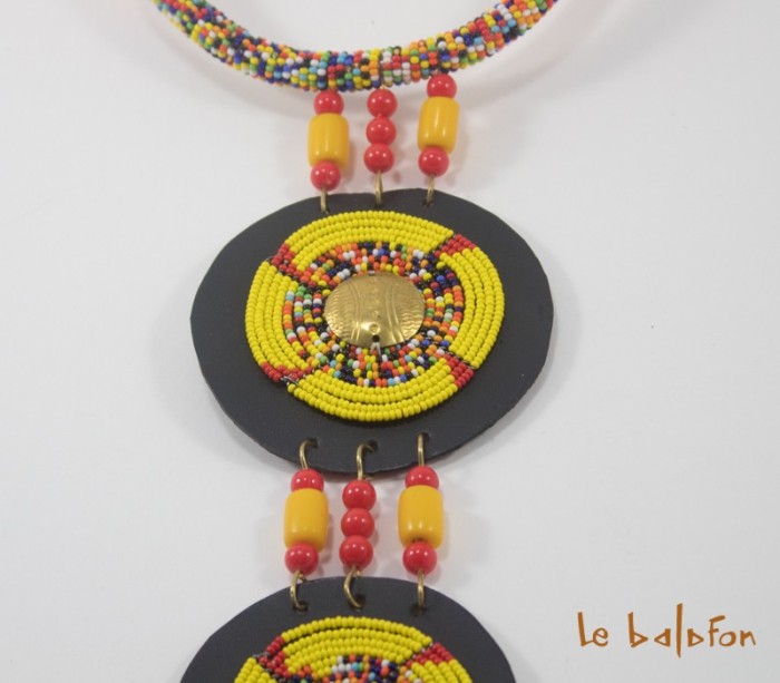 collier cravate africain