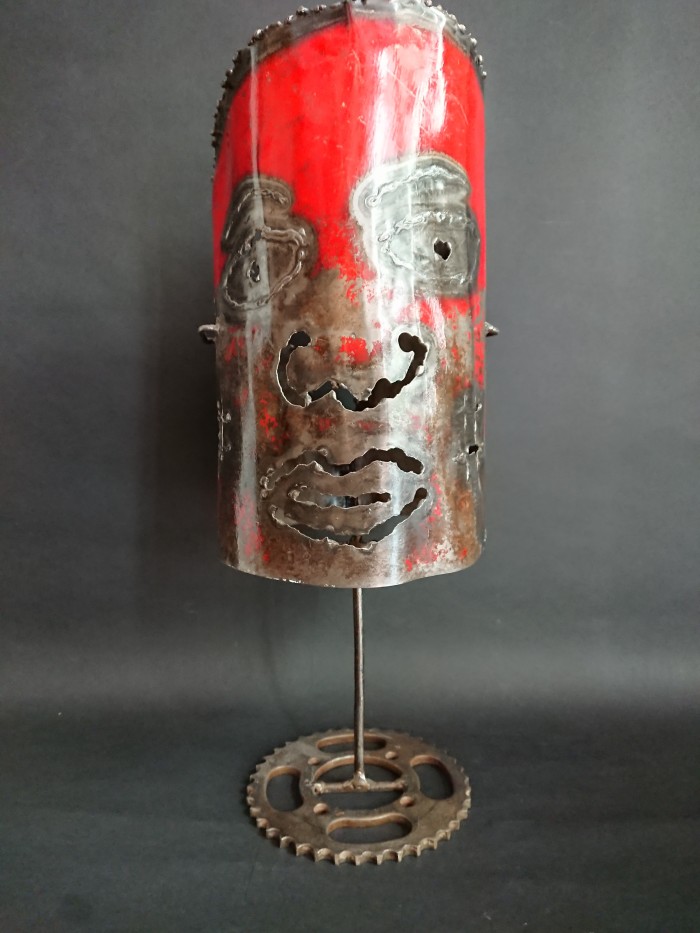 Lampe en métal ethnique