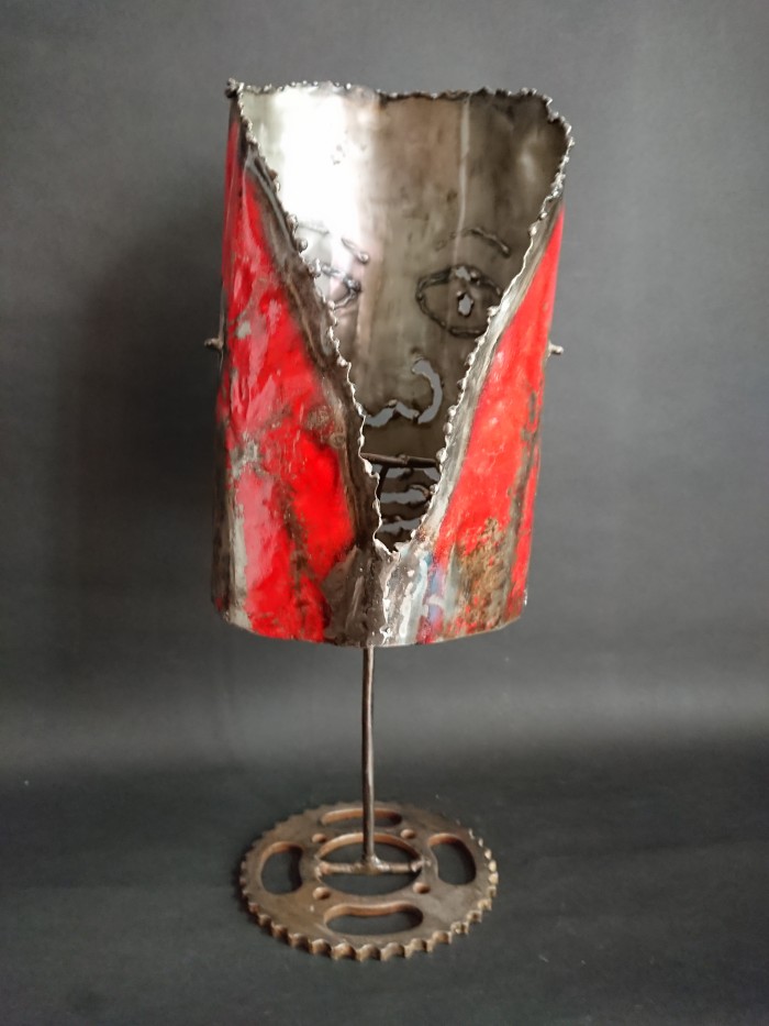 Lampe en métal ethnique