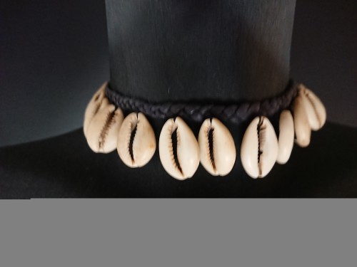 collier ras de cou cauris