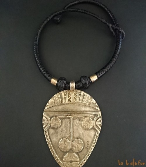 Collier africain avec pendentif bronze