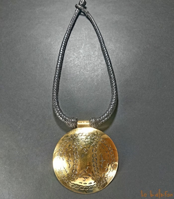 Collier africain avec pendentif laiton