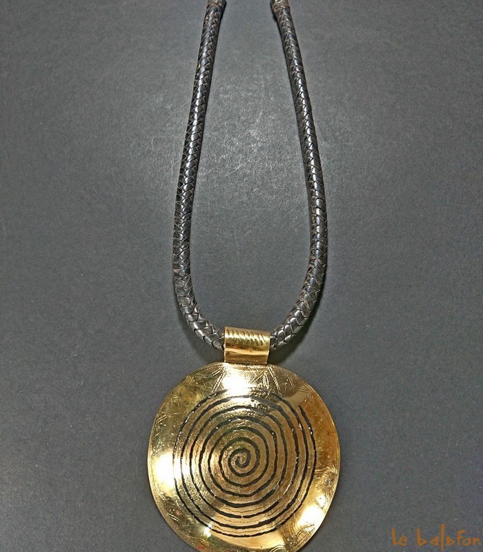 Collier africain avec pendentif laiton