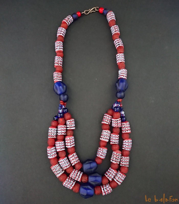 Collier africain plastron en perles colorées