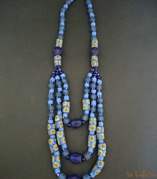 Collier africain plastron en perles colorées