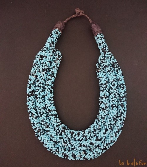 Collier africain 3 rangs perles de rocaille
