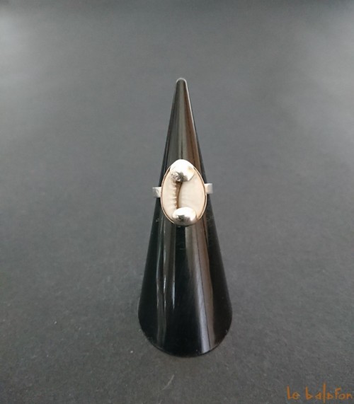 Bague ethnique en argent avec cauris