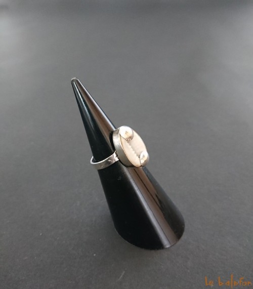 Bague ethnique en argent avec cauris