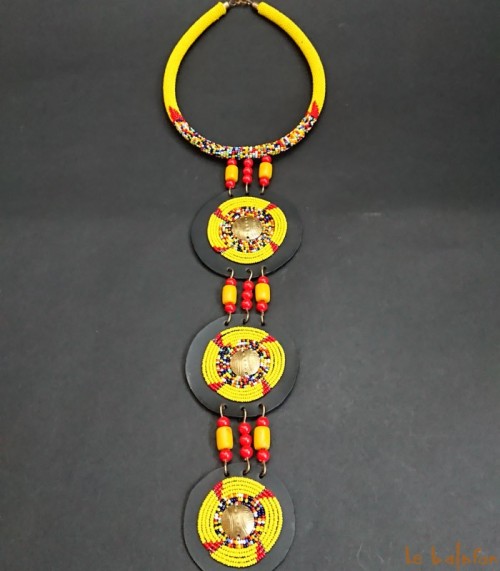 collier cravate africain