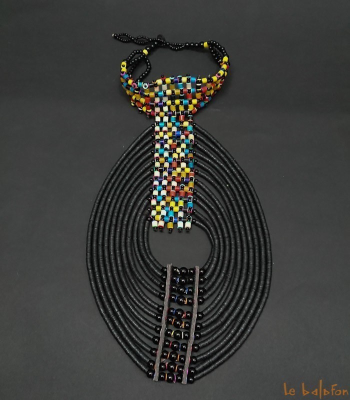 collier plastron perles koffi