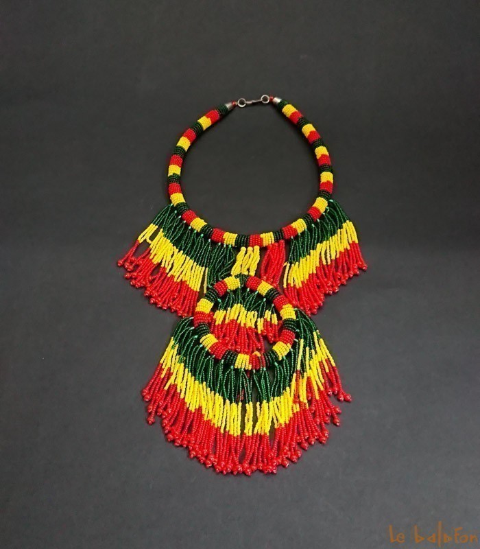 collier ethnique coloré à franges