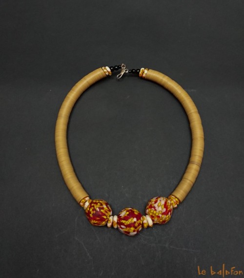 Collier ethnique en cuivre vieilli et verre poli par la mer - Un grand marché