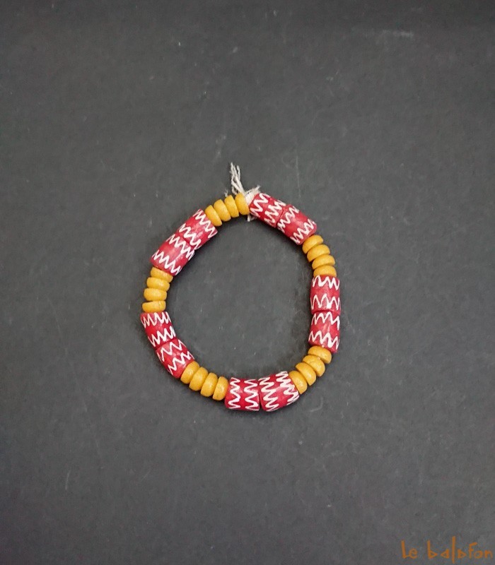 Bracelet africain multicolore en perles de verre recyclées