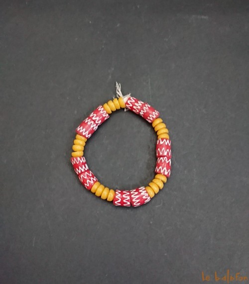 Bracelet africain multicolore en perles de verre recyclées