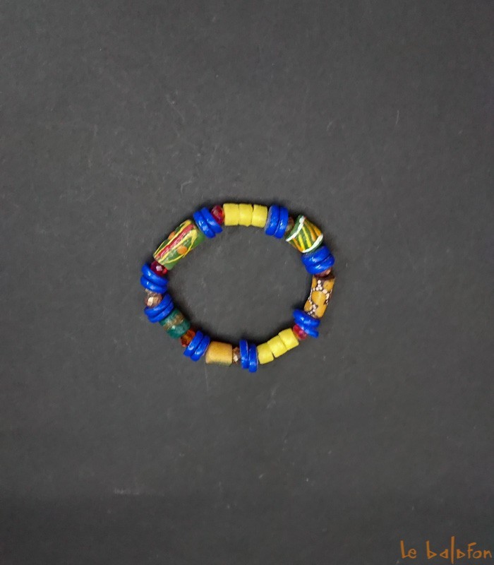 Bracelet africain multicolore en perles de verre recyclées