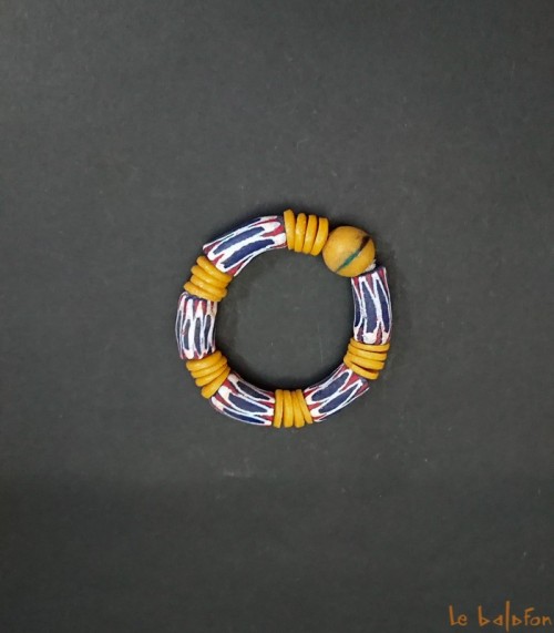 Bracelet africain multicolore en perles de verre recyclées