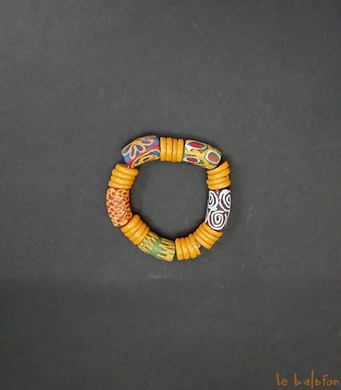 Bracelet africain multicolore en perles de verre recyclées