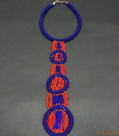 collier cravate africain