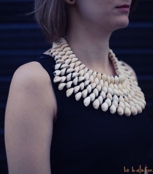 collier ras de cou cauris