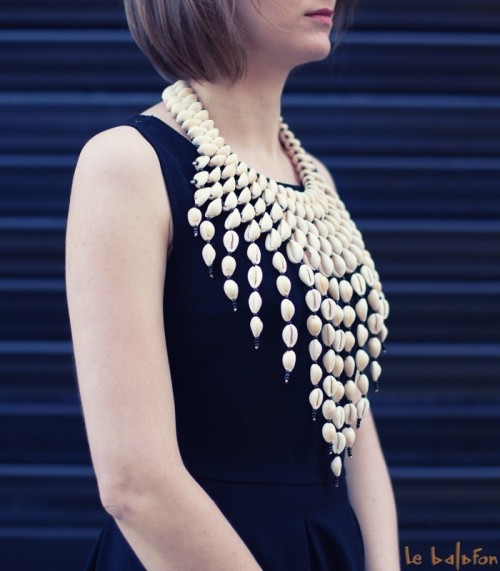 collier ras de cou cauris