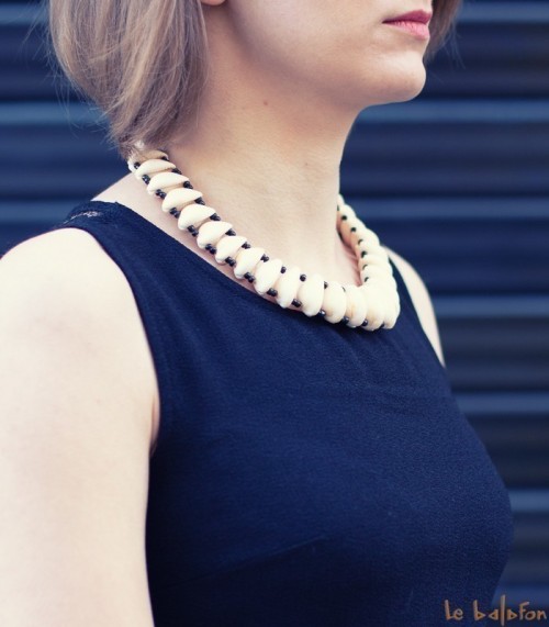 collier ras de cou cauris