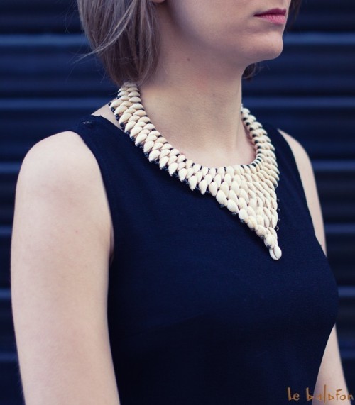 Collier coquillage plastron africain