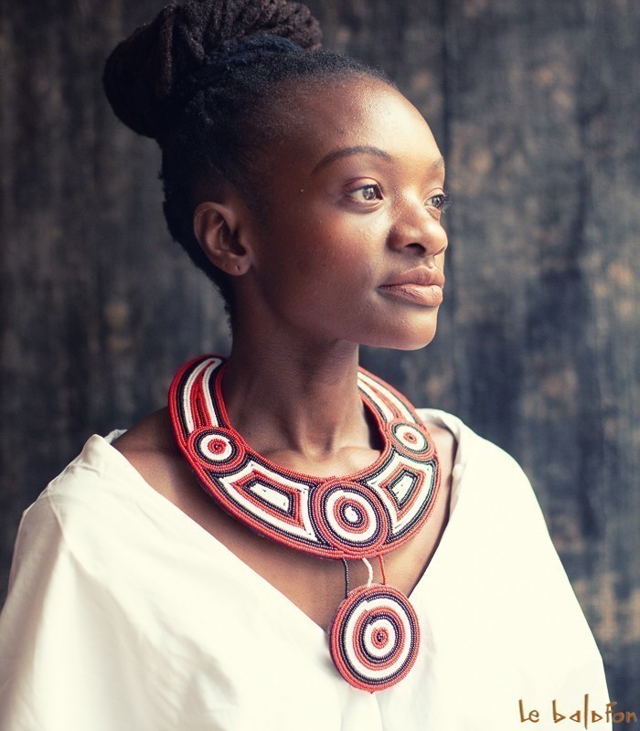 collier plastron africain