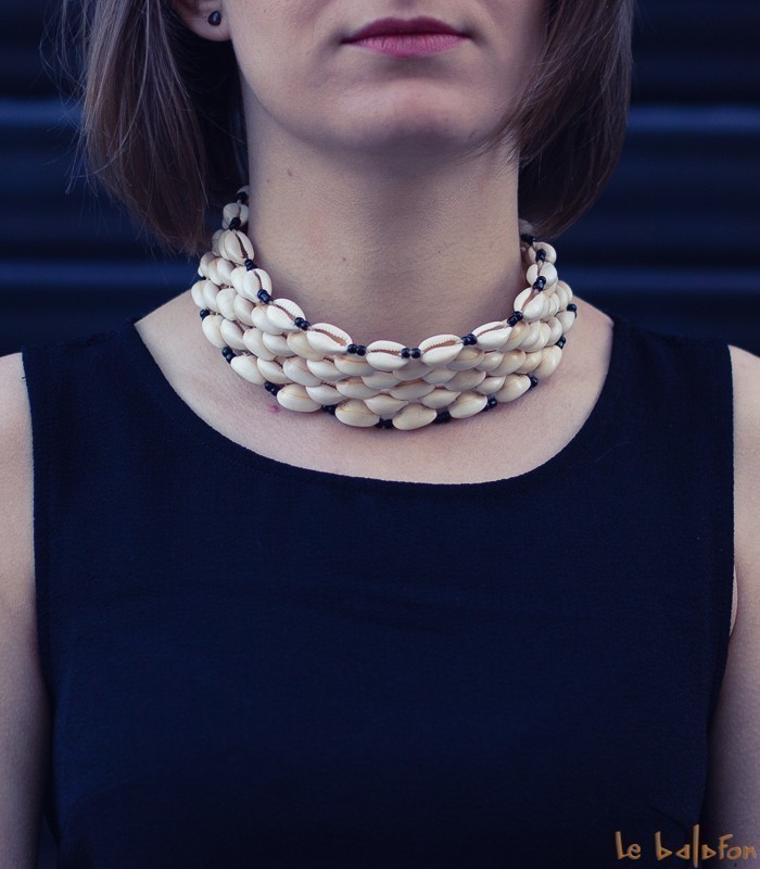 Collier coquillage plastron africain
