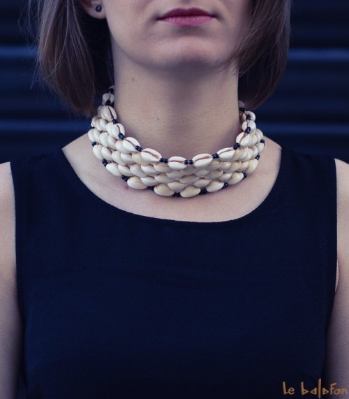 Collier coquillage plastron africain