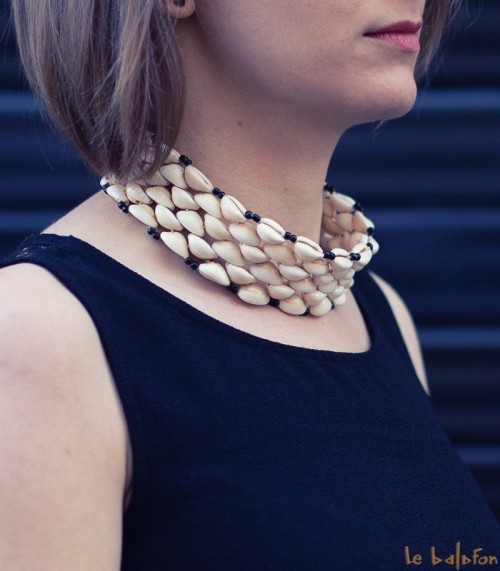 Collier coquillage plastron africain