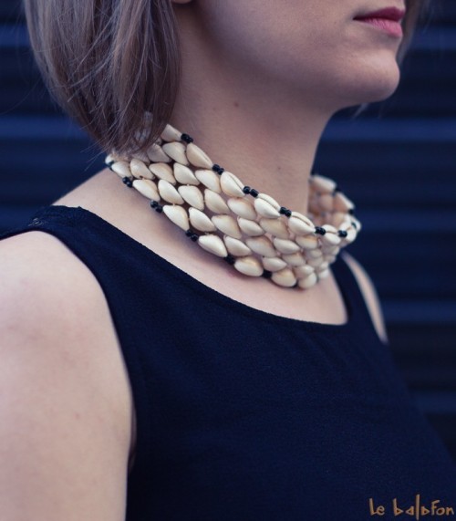 Collier coquillage plastron africain