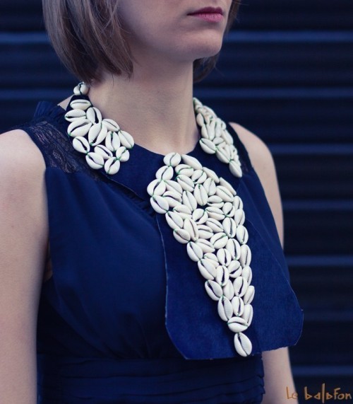 Collier coquillage plastron africain