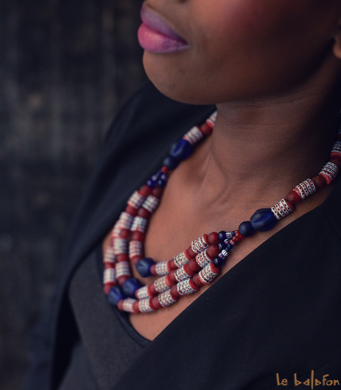 Collier africain plastron en perles colorées