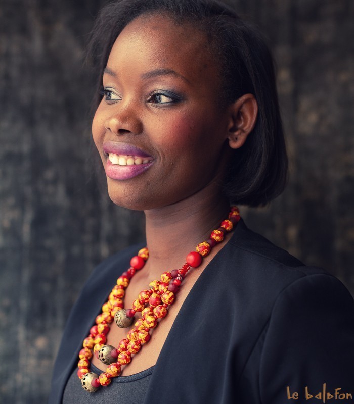 Collier Africain En Perles De Verre Blanches - Bijou Ethnique D'occasion, Style Tribal