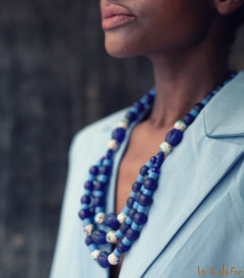 Collier africain plastron en perles colorées