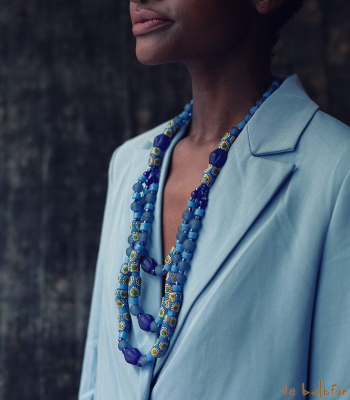 Collier africain plastron en perles colorées