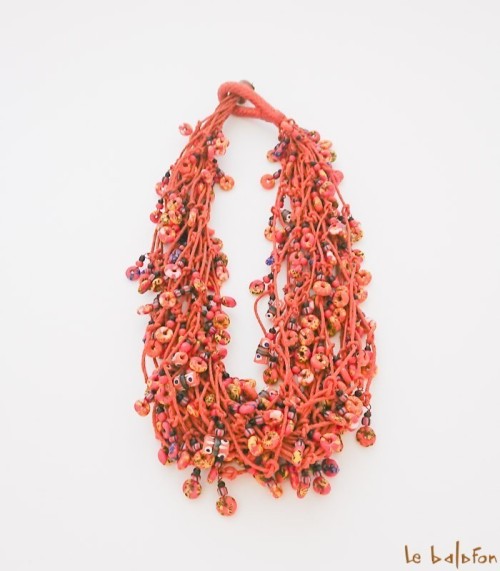 Collier africain multi rangs en perles de verre