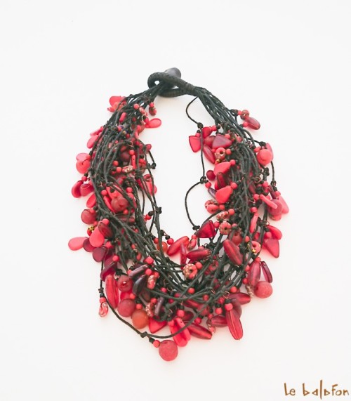 Collier africain multi rangs en perles de verre