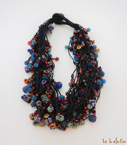 Collier africain multi rangs en perles de verre