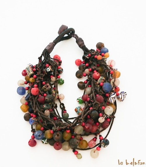 Collier africain multi rangs en perles de verre