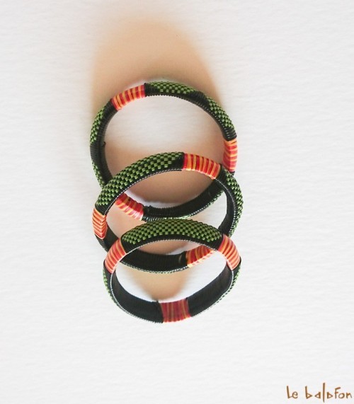 Bracelet africain en plastique recyclé