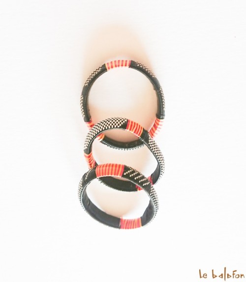 Bracelet africain en plastique recyclé