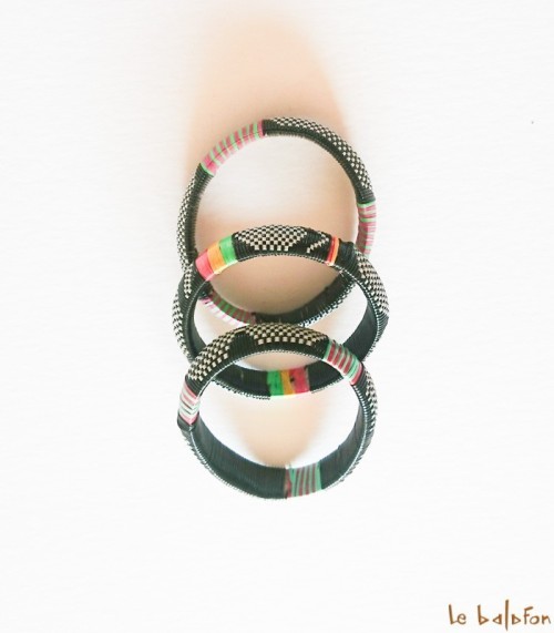 Bracelet africain en plastique recyclé