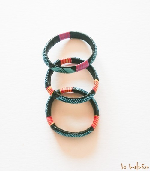 Bracelet africain en plastique recyclé