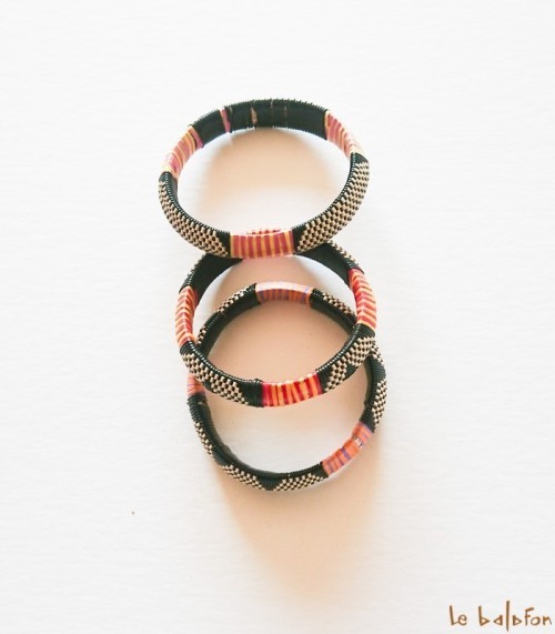 Bracelet africain en plastique recyclé