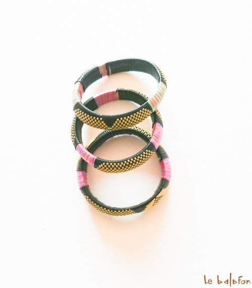 Bracelet africain en plastique recyclé