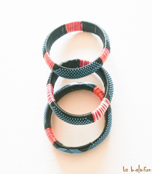 Bracelet africain en plastique recyclé